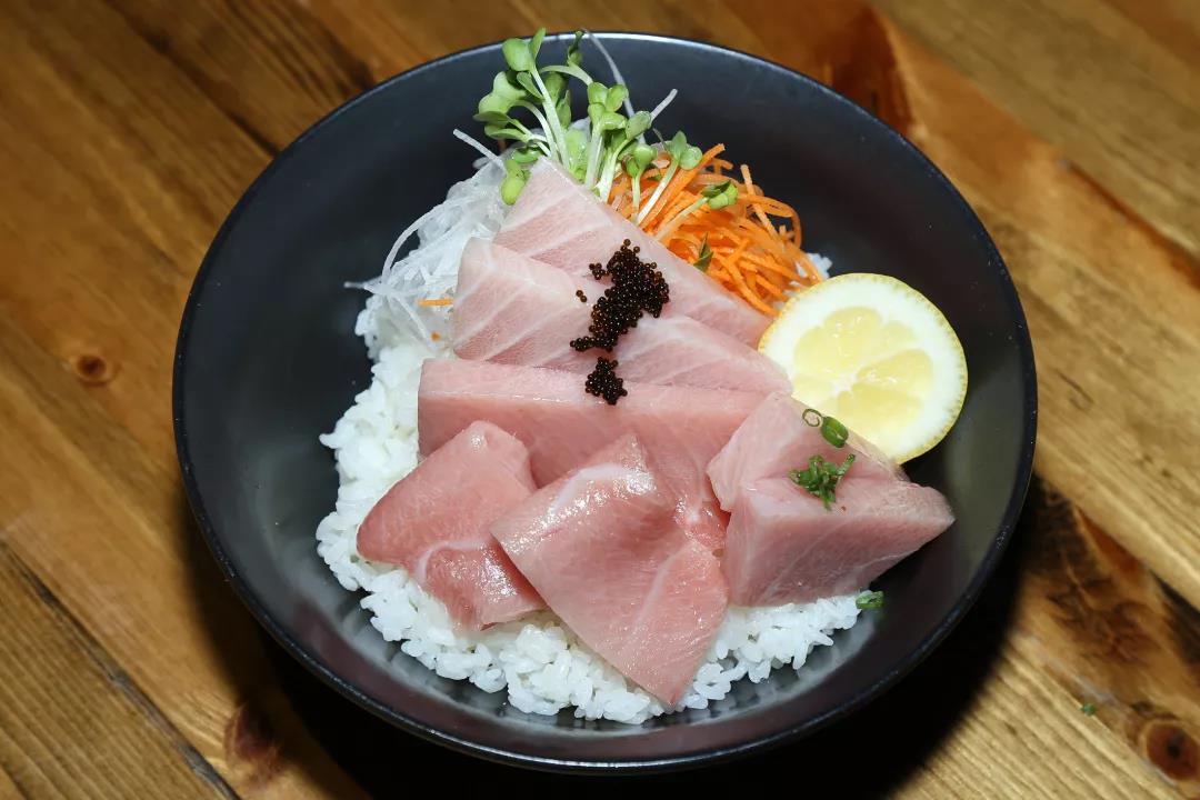 三文鱼海胆鱼籽饭