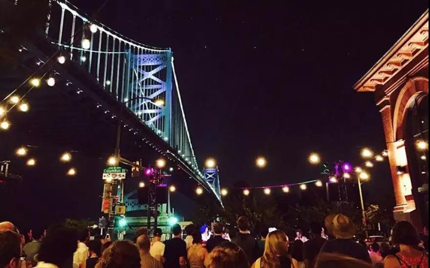 FringeArts烟火舞会趴