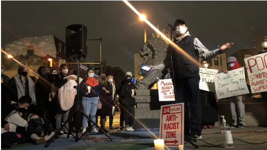 聚集在费城唐人街悼念