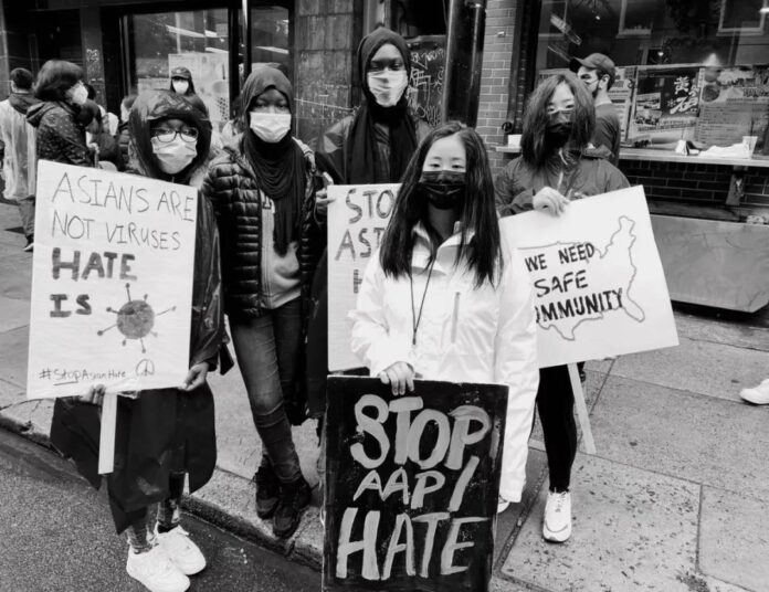 亚裔美国青少年抗议