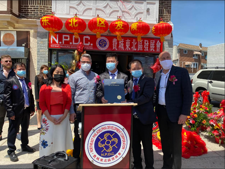 費城市議會向東北區發展會 ... 津，市議員斯奎拉