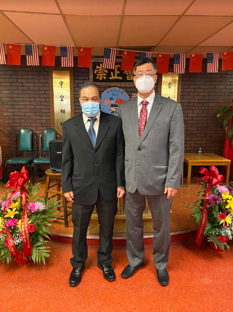 崇正会新任会长黄伟星（右）、蔡木源