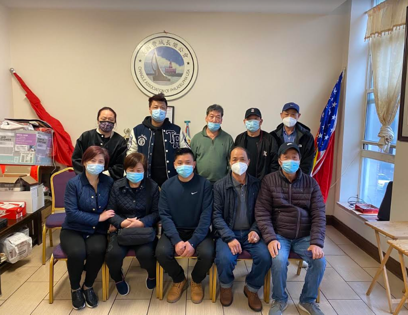 长乐公会会员与郑勇母亲合影2