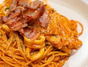 辣泡菜培根意面