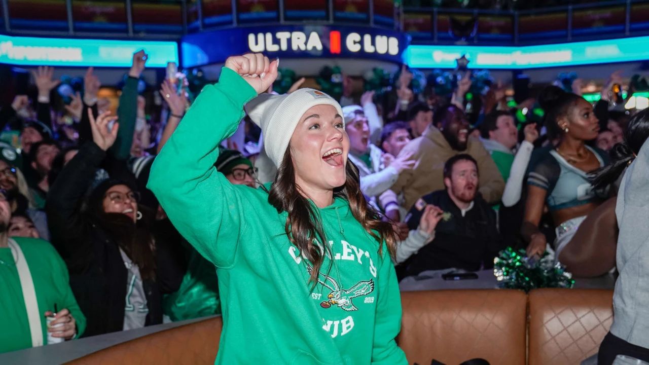 费城老鹰队能否一雪前耻? 关注周末超级碗; 免费送咖啡! 快来薅羊毛; 宾大因允许跨性别运动员参赛被起诉- 海华都市网, image size:1280x720