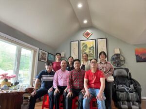 吴榕生和年青人在一起