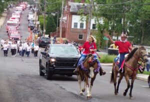 珀卡西镇纪念日游行