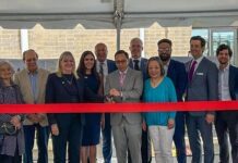 费城反ICE抗议活动场面混乱十余人被捕; 华埠老年保障性住房万安楼竣工; 老鹰队老板豪掷$5000万研究自闭症 Man An House