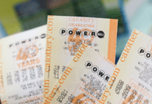 接好运! 强力球18亿美元头奖名花有主; 美国医学院招生规模首次突破10万人; 平安夜切斯特4所房屋起火 Powerball