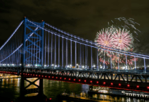 跨年赏烟花? 这些好位置不收费; 新年商超杂货\公共服务营业时间表公布; 年末费城将遭强风侵袭, 跨年夜影响不大 不收费