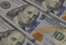 宾州、新泽西高中生罢课抗议ICE声援移民; 三州地区要想轻松托育得赚够这个数; 费城及周边道路坑洼修补启动 托育成本